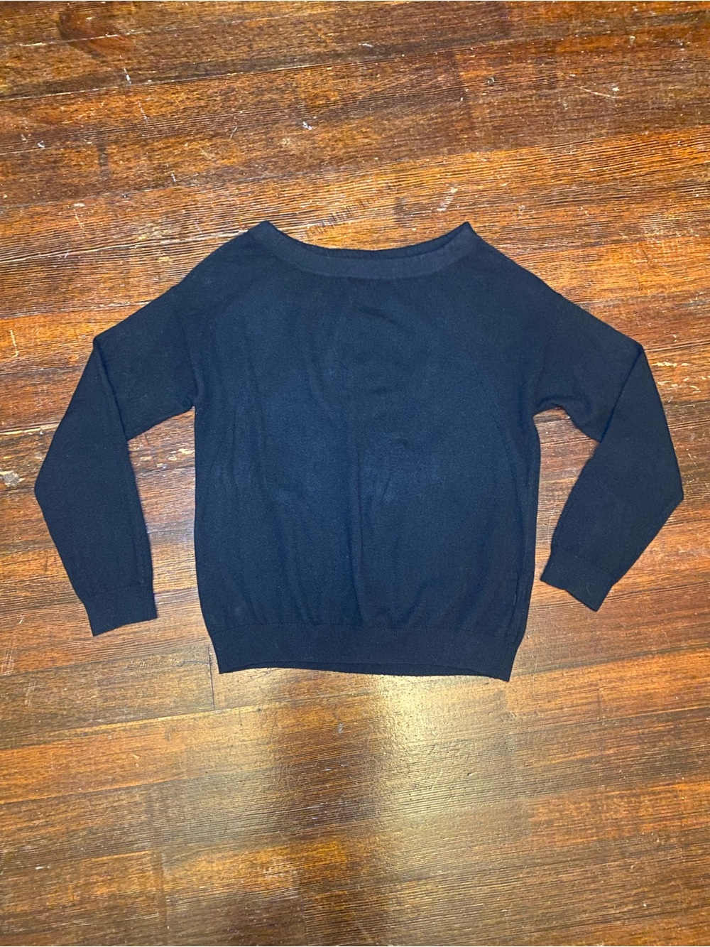 EUC Vince 100% Cashmere Shoulder Keyhole Classic Black Crewneck Sweater